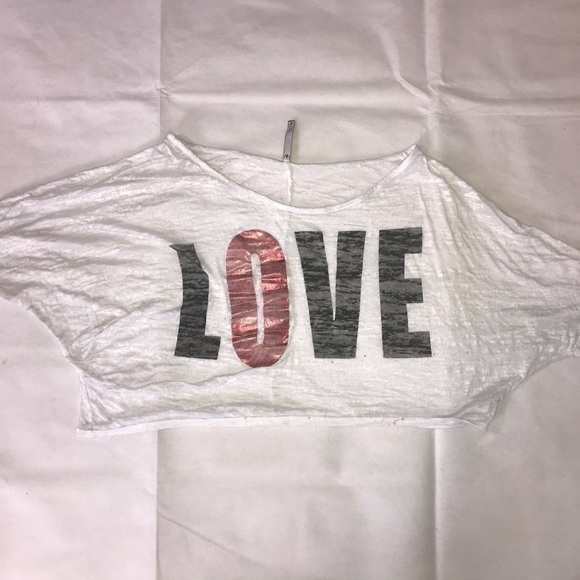 Crop top “LOVE” ♥️ - Picture 2 of 6
